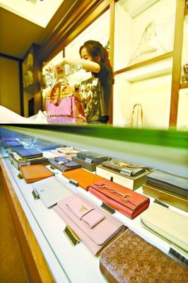 武漢奢侈品寄賣潮涌，箱包銷售折射消費(fèi)市場新變局